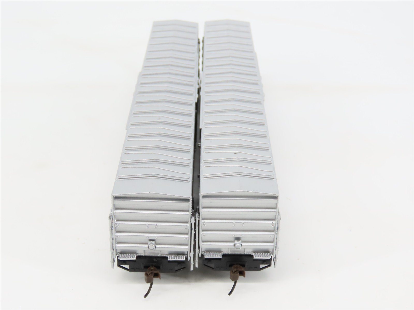 HO Scale Walthers 932-26021 AMTK Amtrak Ph. III 60' Material Handling Car 2-Pack