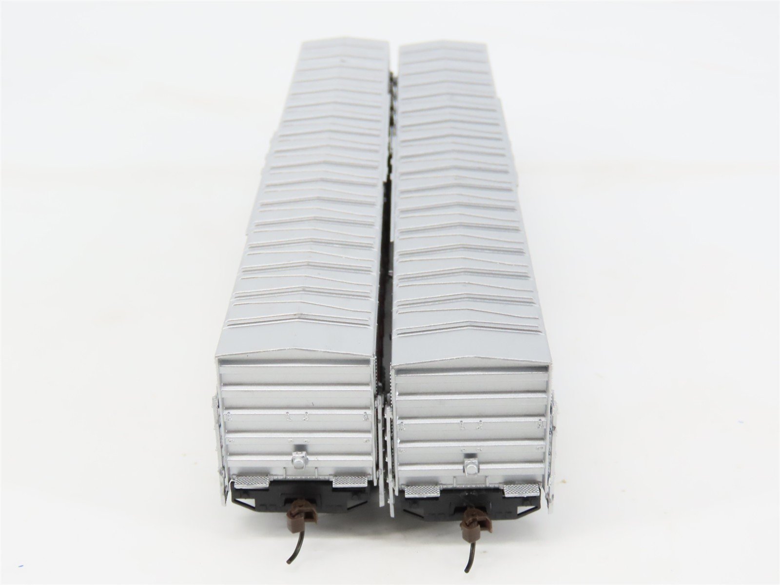 HO Scale Walthers 932-26021 AMTK Amtrak Ph. III 60' Material Handling Car 2-Pack