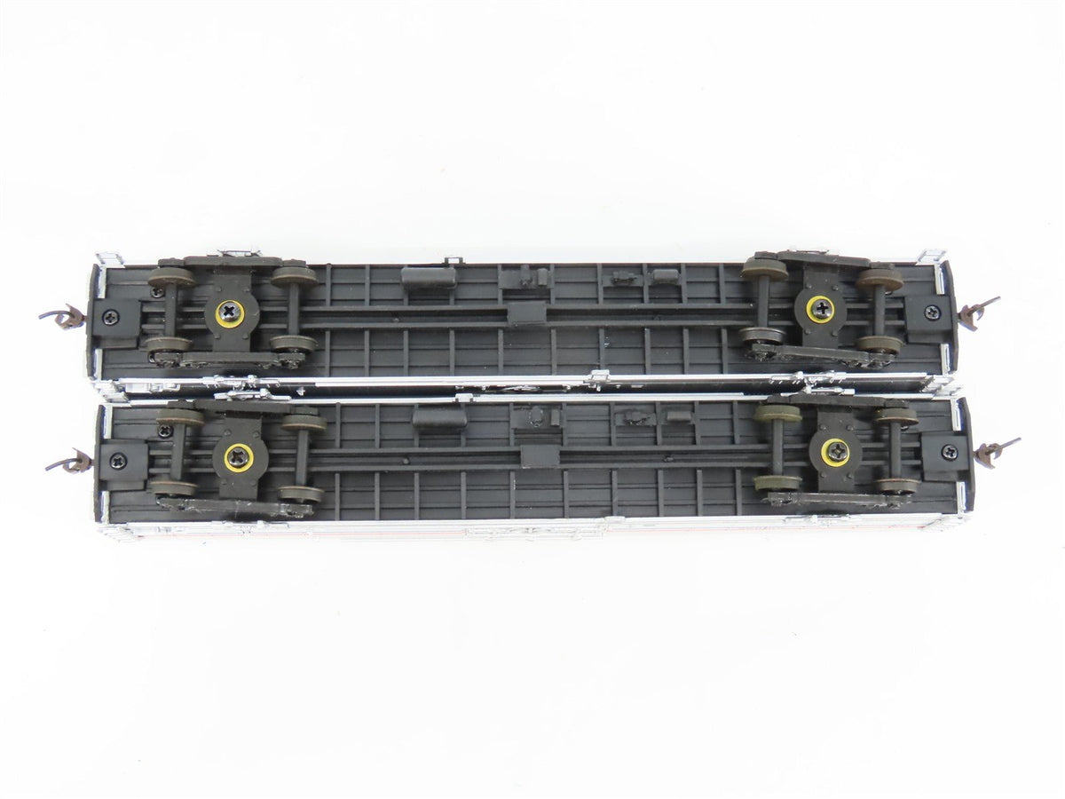 HO Scale Walthers 932-26021 AMTK Amtrak Ph. III 60&#39; Material Handling Car 2-Pack