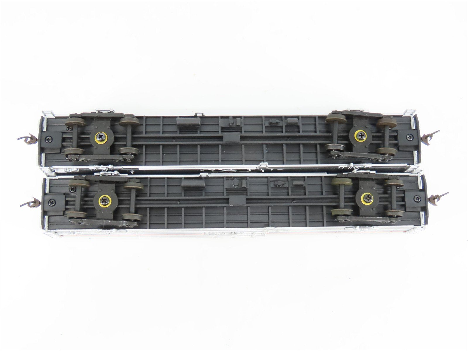 HO Scale Walthers 932-26021 AMTK Amtrak Ph. III 60' Material Handling Car 2-Pack