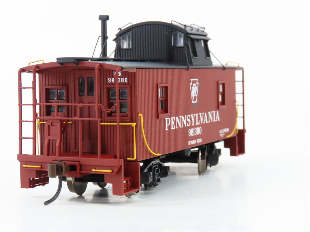 HO Scale Walthers Platinum Line 932-27642 PRR Pennsylvania Wood Caboose 2-Pack