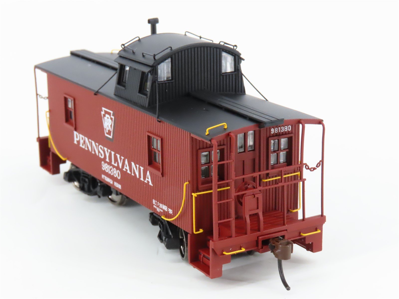 HO Scale Walthers Platinum Line 932-27642 PRR Pennsylvania Wood Caboose 2-Pack