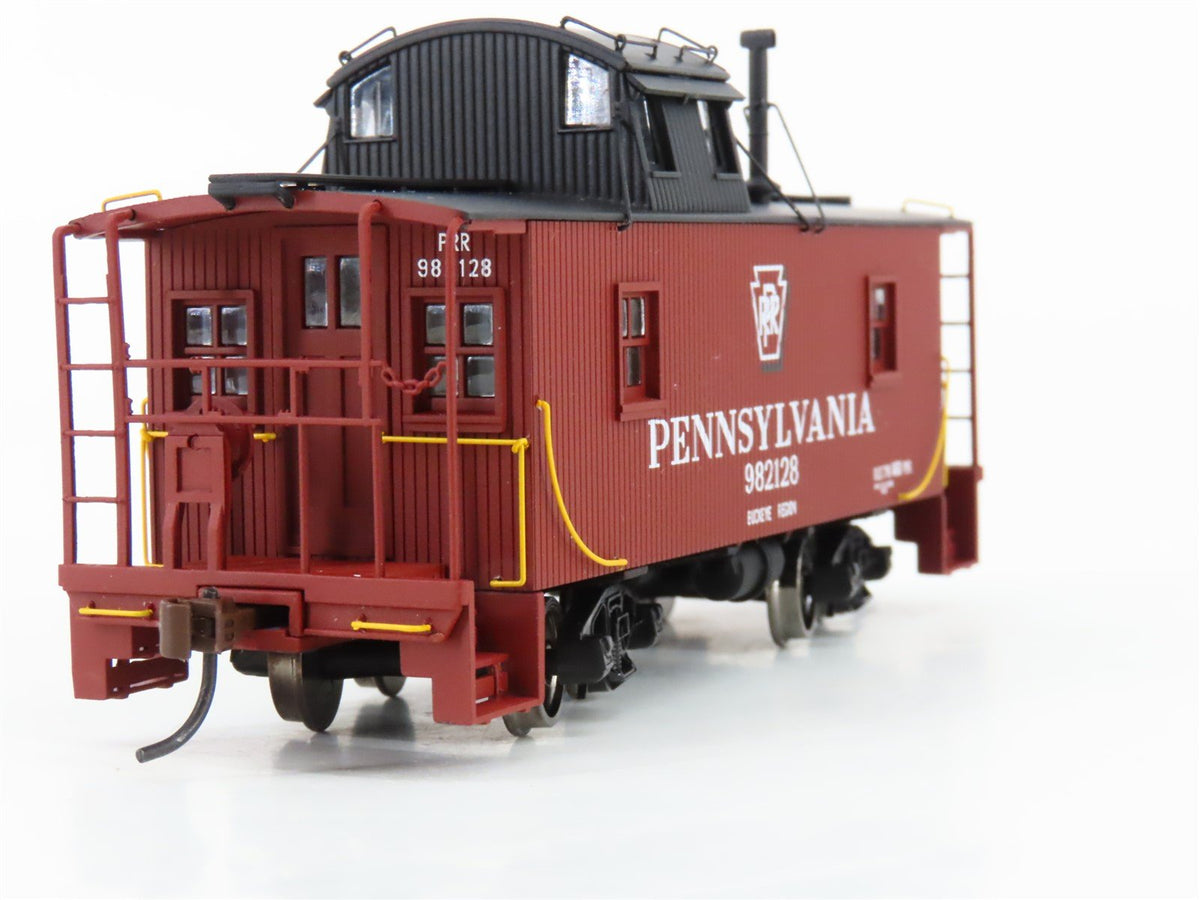 HO Scale Walthers Platinum Line 932-27642 PRR Pennsylvania Wood Caboose 2-Pack