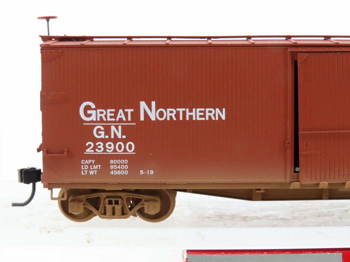 HO Scale Ertl Collectibles 4381 GN Great Northern Railroad 50&#39; Box Car #23900