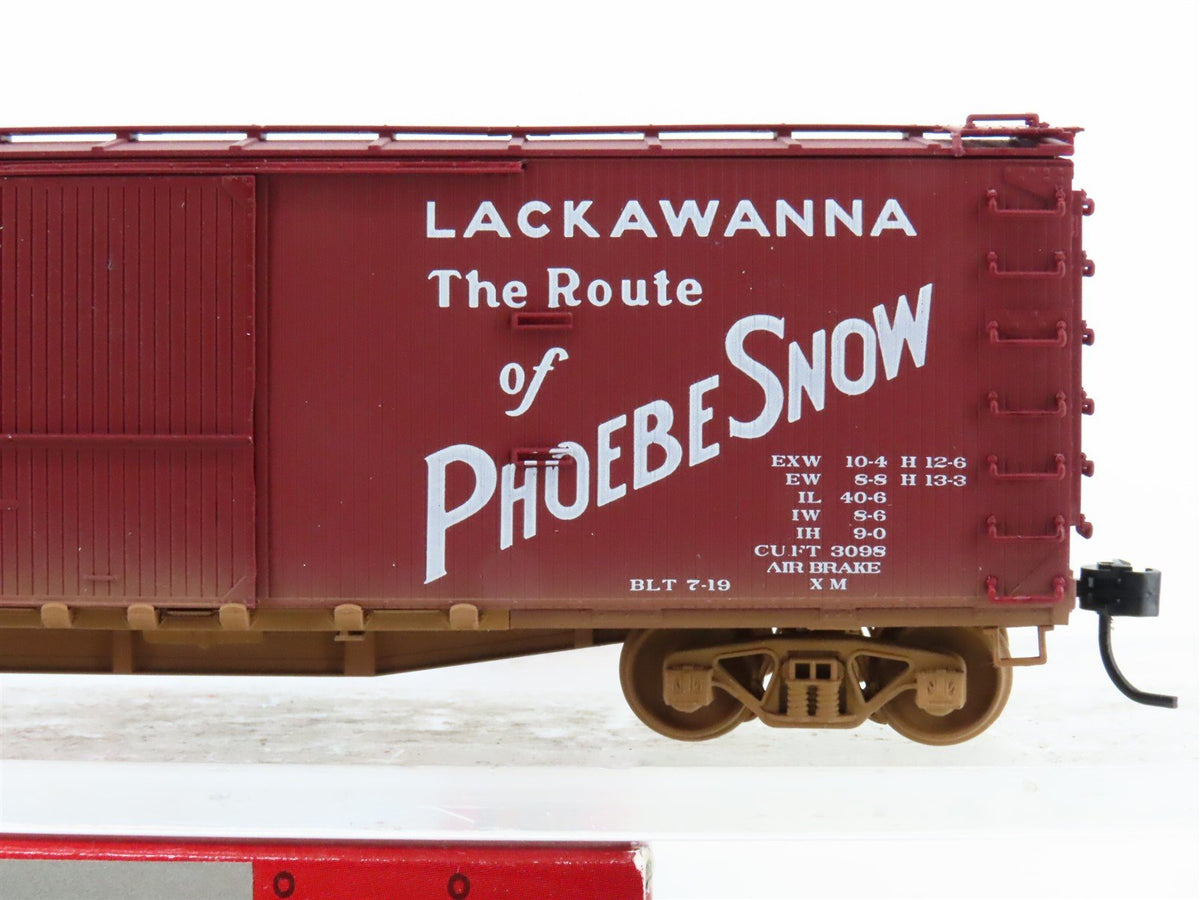 HO Scale Ertl Collectibles 4296 DL&amp;W Lackawanna Phoebe Snow 50&#39; Box Car #45900