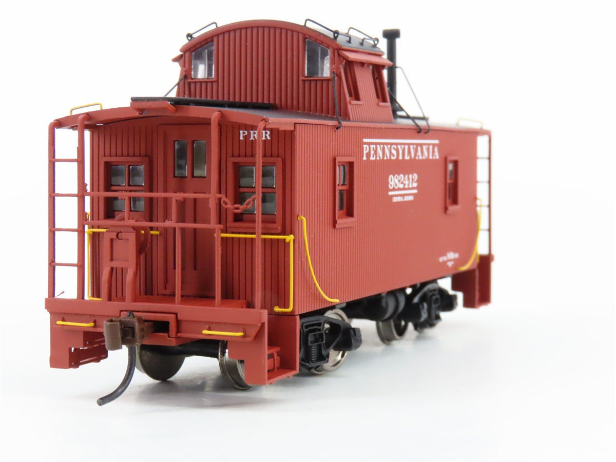 HO Scale Walthers Platinum Line 932-27641 PRR Pennsylvania Wood Caboose 2-Pack