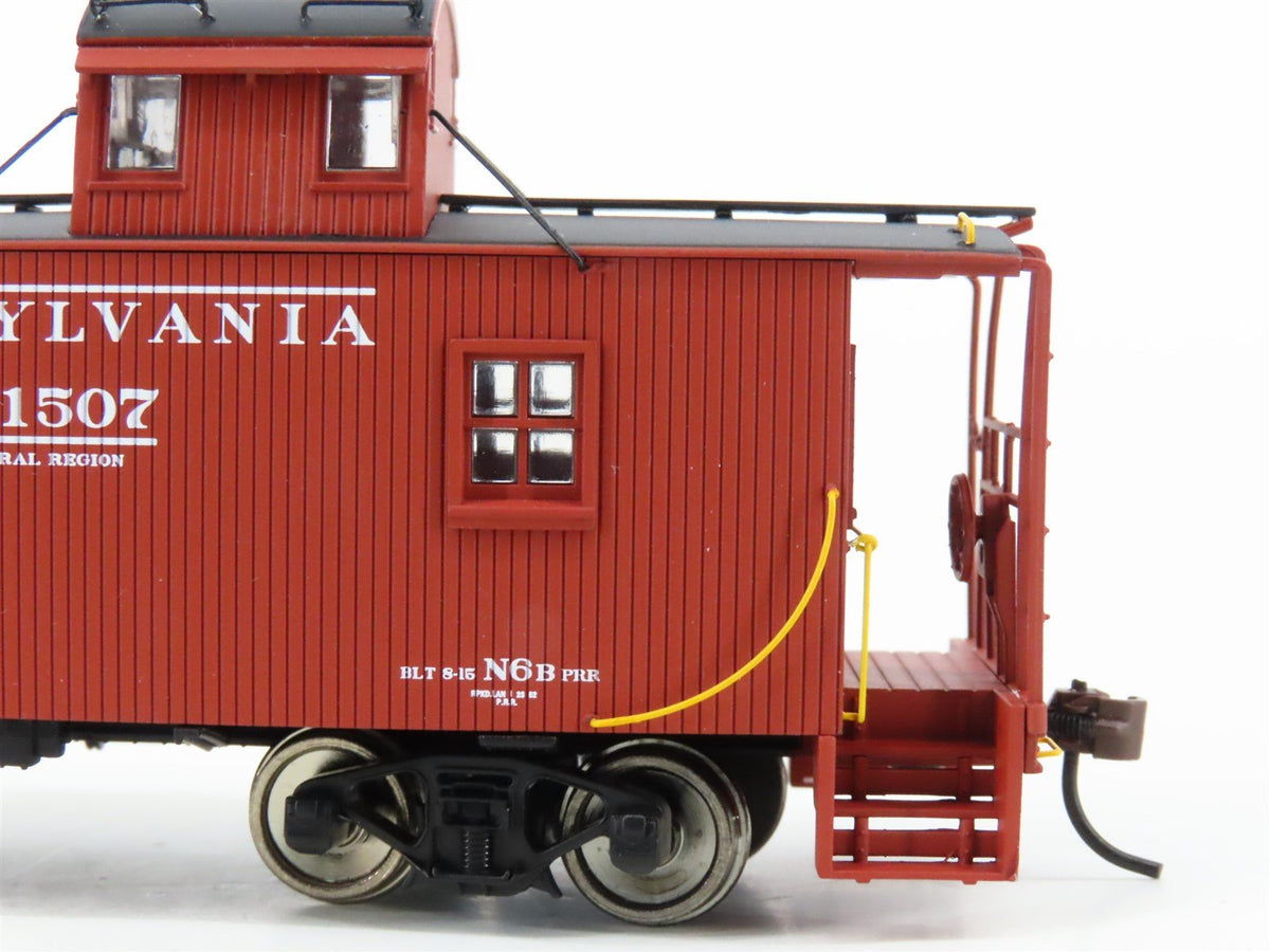 HO Scale Walthers Platinum Line 932-27641 PRR Pennsylvania Wood Caboose 2-Pack