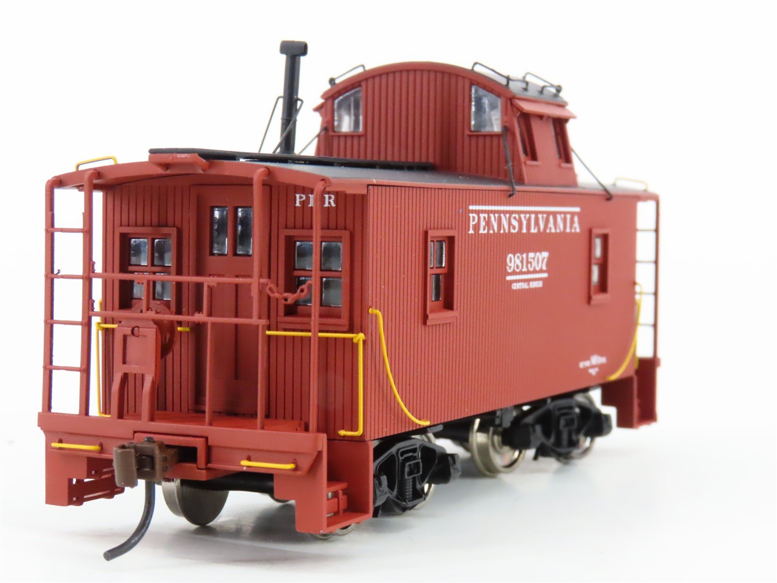 HO Scale Walthers Platinum Line 932-27641 PRR Pennsylvania Wood Caboose 2-Pack