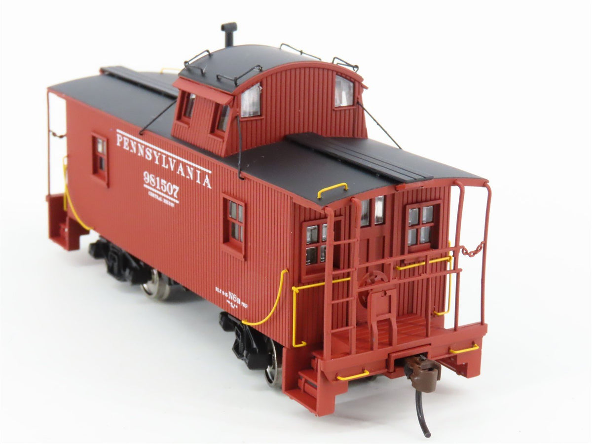 HO Scale Walthers Platinum Line 932-27641 PRR Pennsylvania Wood Caboose 2-Pack
