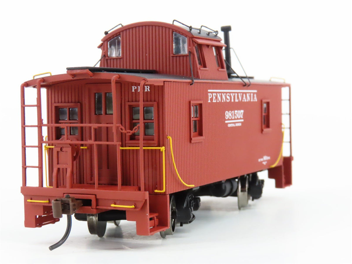 HO Scale Walthers Platinum Line 932-27641 PRR Pennsylvania Wood Caboose 2-Pack