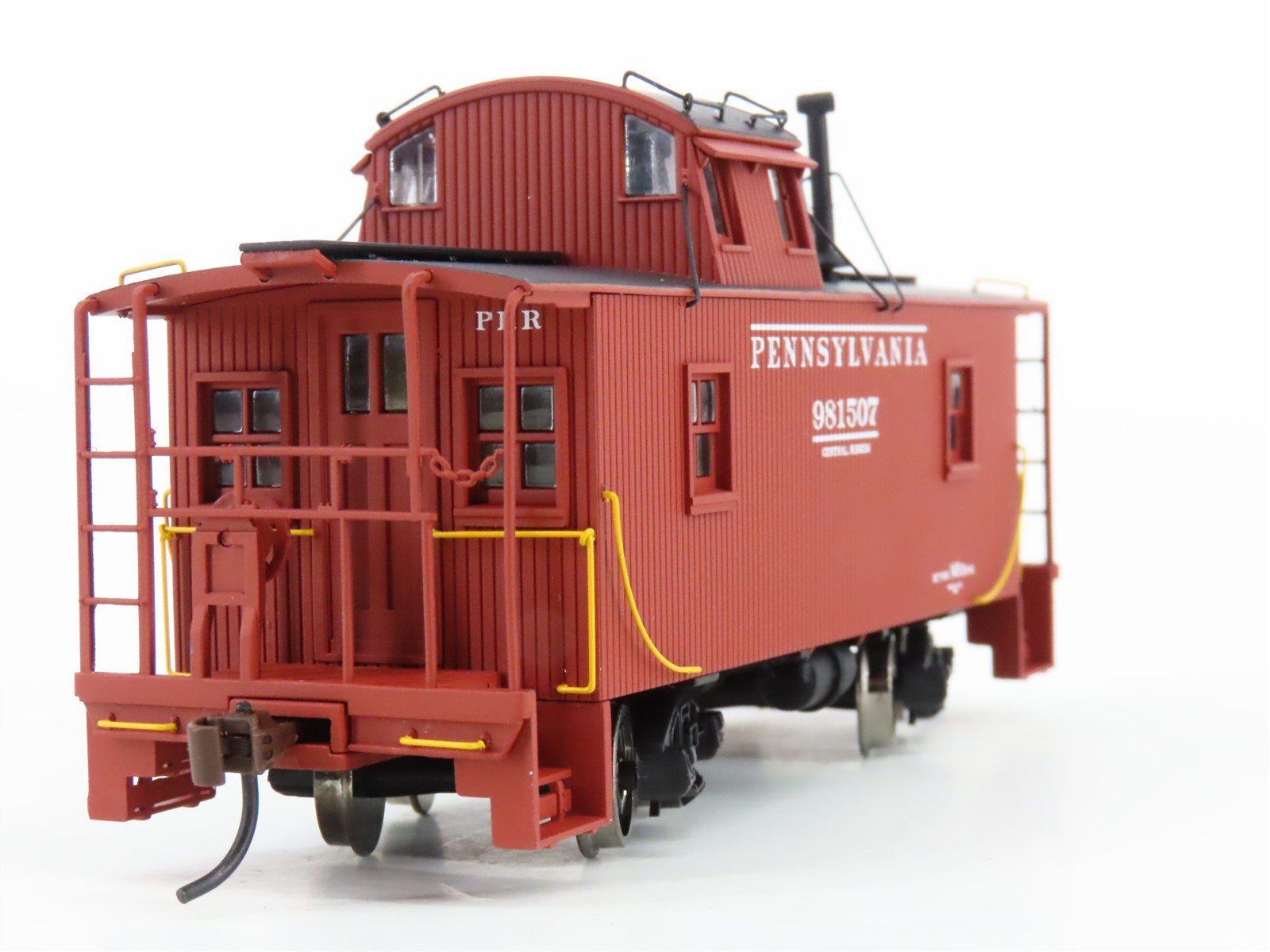 HO Scale Walthers Platinum Line 932-27641 PRR Pennsylvania Wood Caboose 2-Pack