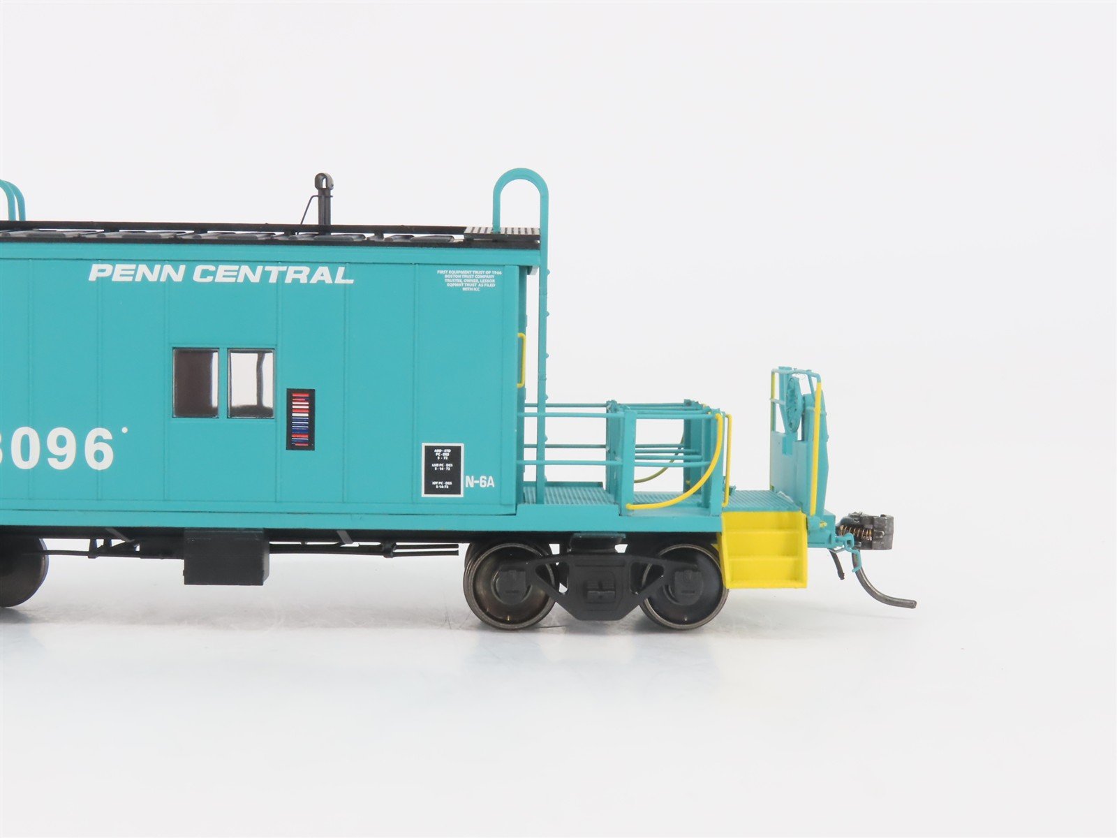 HO Scale Bluford Shops 35030 PC Penn Central Railroad Transfer Caboose #18096