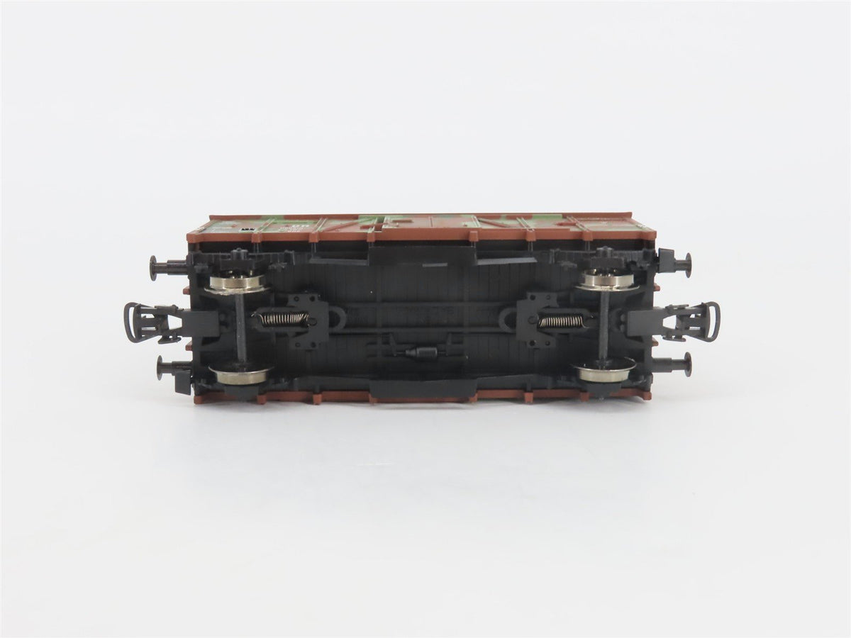 HO Liliput L225393 DR Deutsche Reichsbahn WWII Camouflaged Covered Goods Wagon