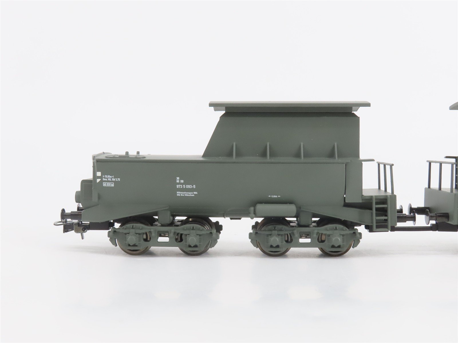 HO Scale Liliput L230991 DB Deutsche Bahn Double Unit Auxiliary Tank Car