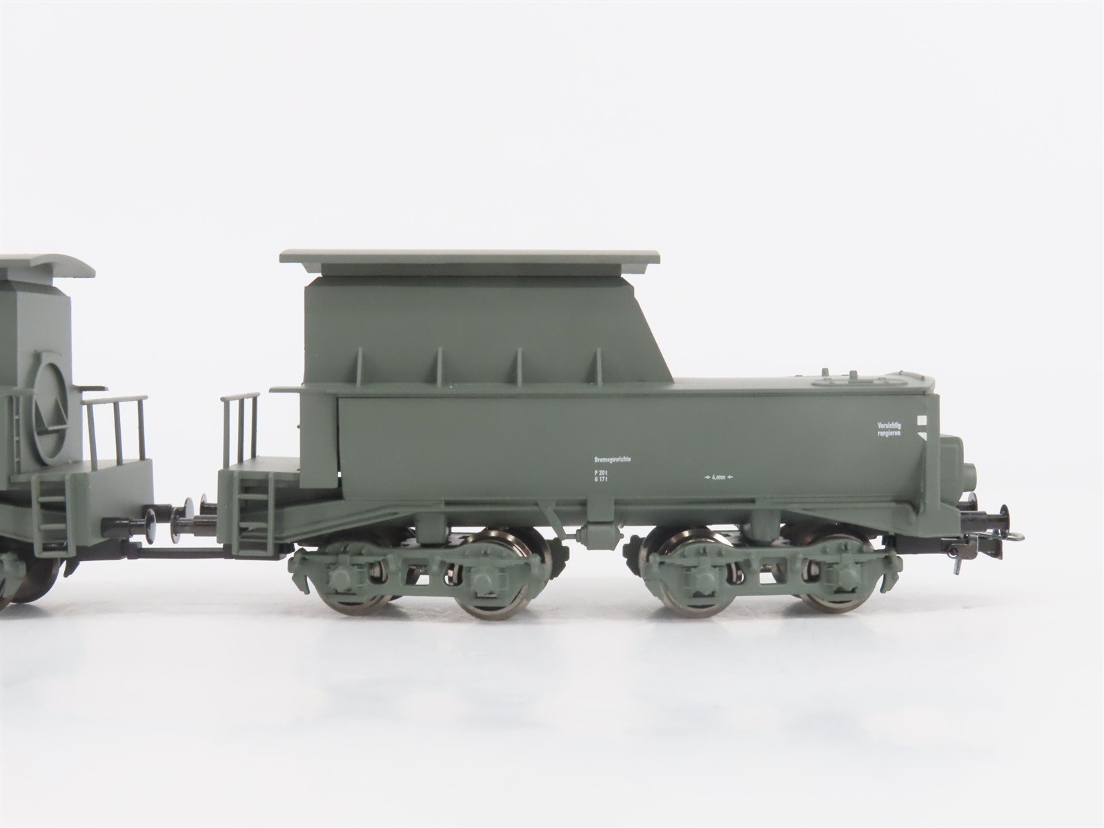 HO Scale Liliput L230991 DB Deutsche Bahn Double Unit Auxiliary Tank Car