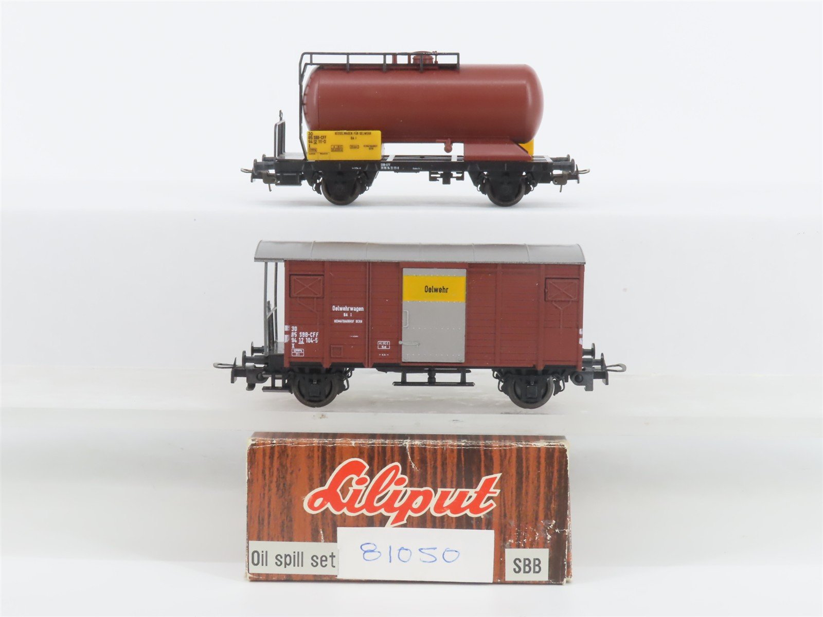 HO Scale Liliput 81050 SBB-CFF Oil Spill Tank Car & Box Car Set of 2