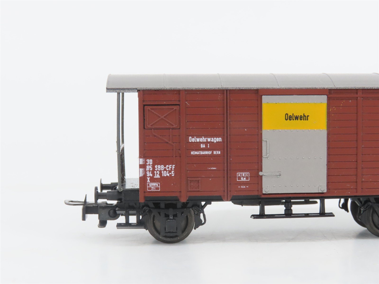 HO Scale Liliput 81050 SBB-CFF Oil Spill Tank Car & Box Car Set of 2