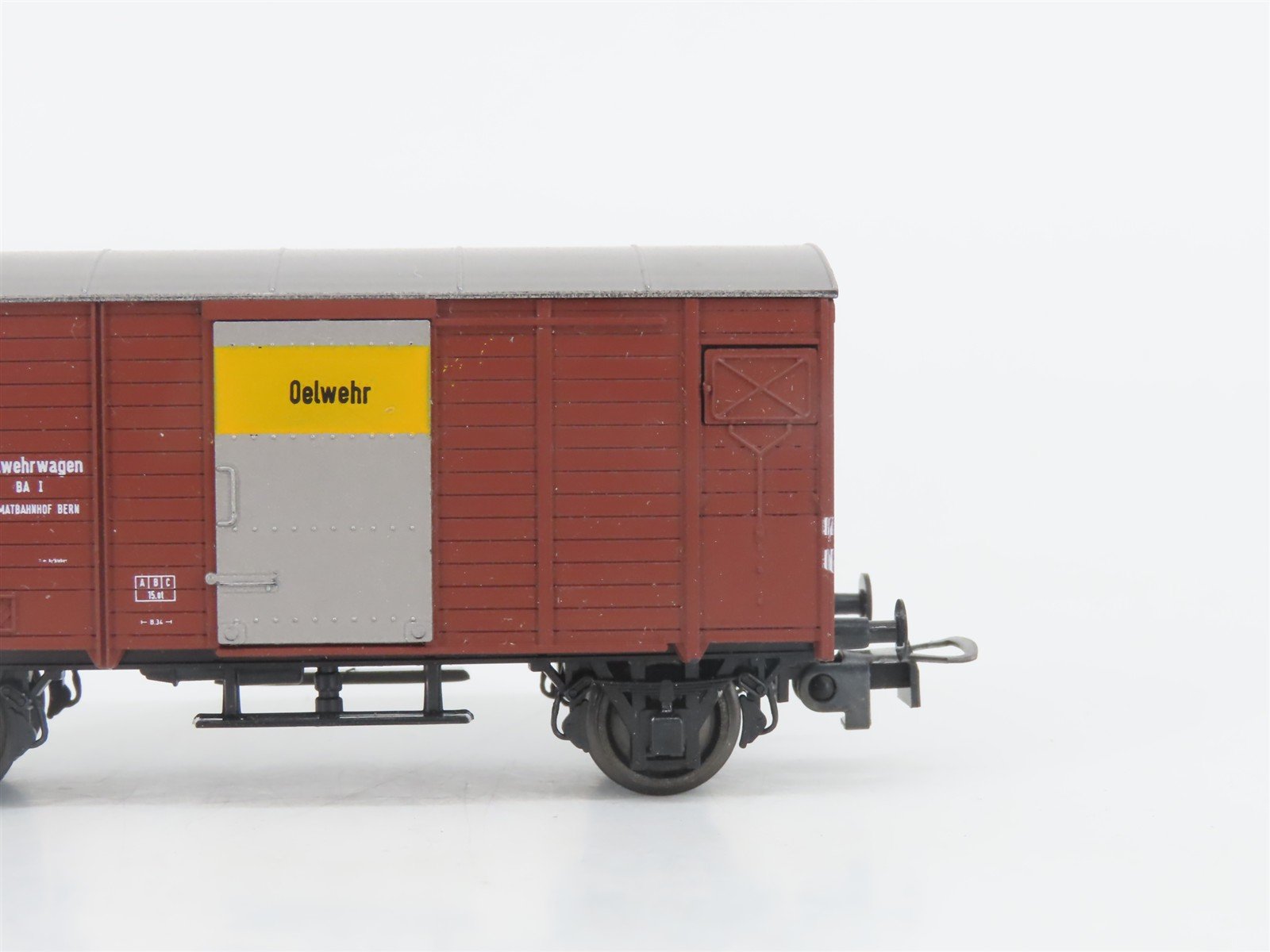 HO Scale Liliput 81050 SBB-CFF Oil Spill Tank Car & Box Car Set of 2
