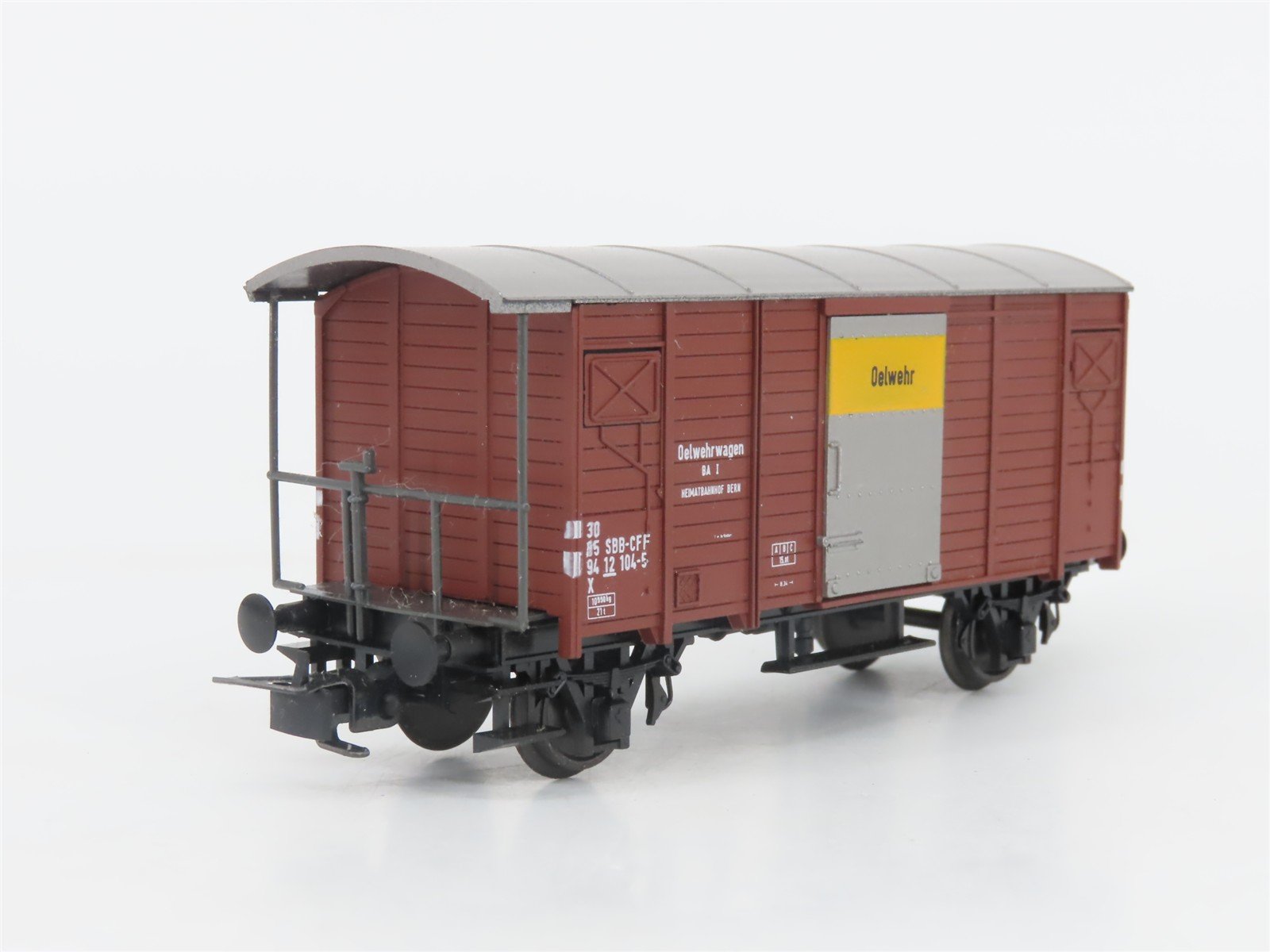 HO Scale Liliput 81050 SBB-CFF Oil Spill Tank Car & Box Car Set of 2