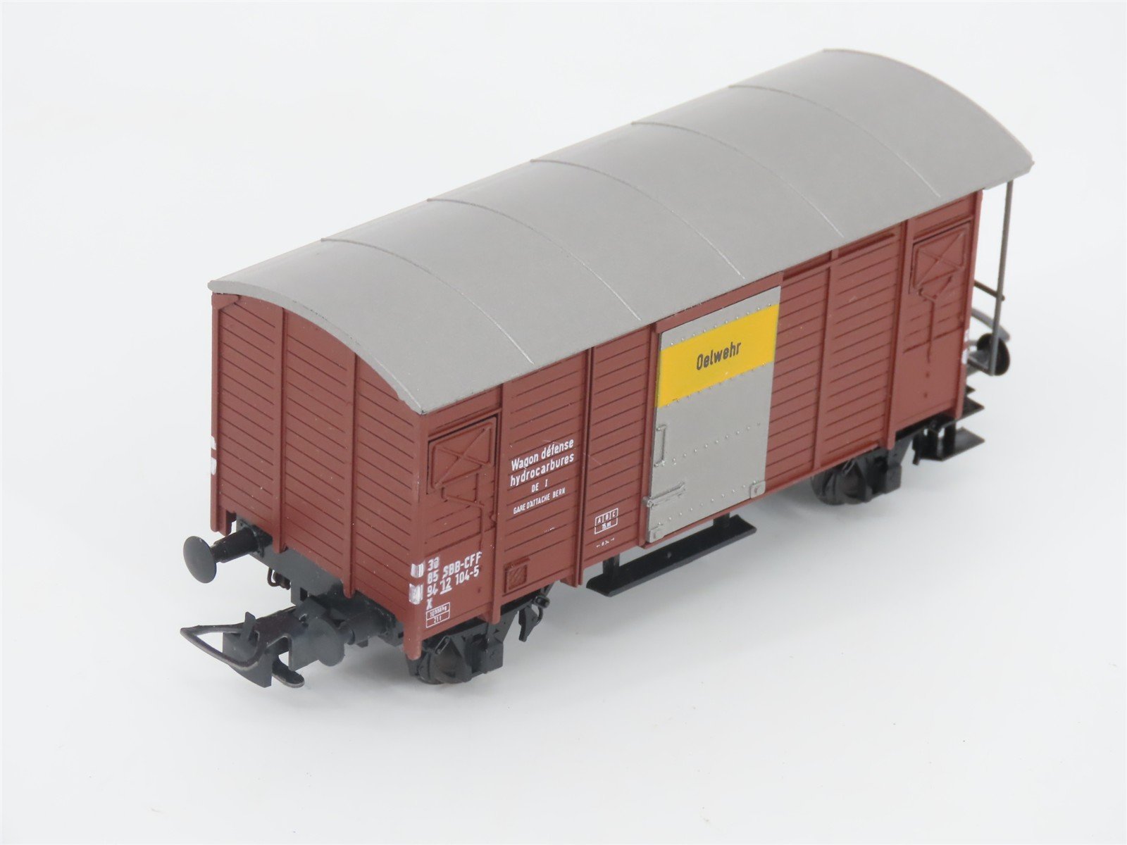 HO Scale Liliput 81050 SBB-CFF Oil Spill Tank Car & Box Car Set of 2