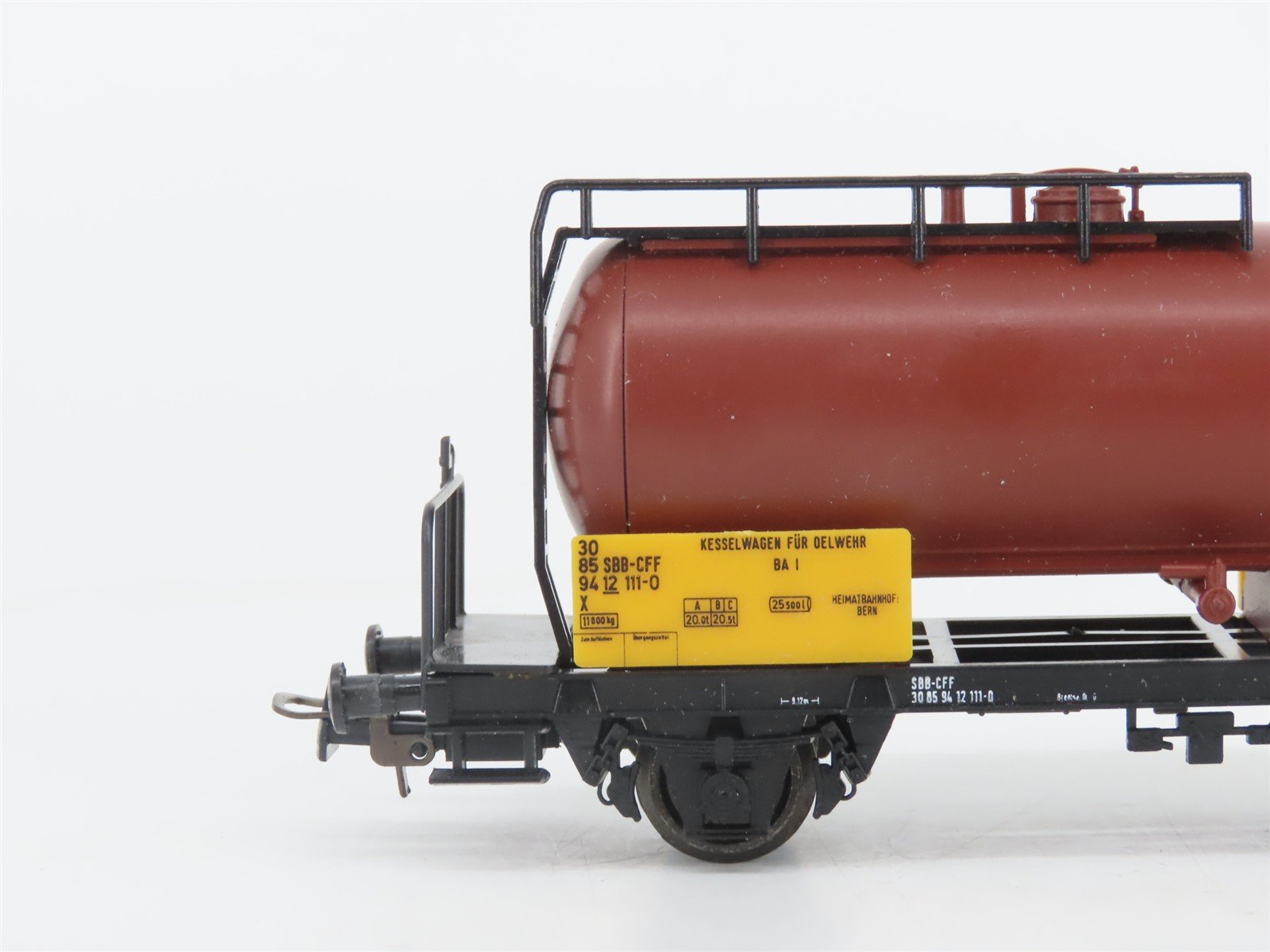 HO Scale Liliput 81050 SBB-CFF Oil Spill Tank Car & Box Car Set of 2