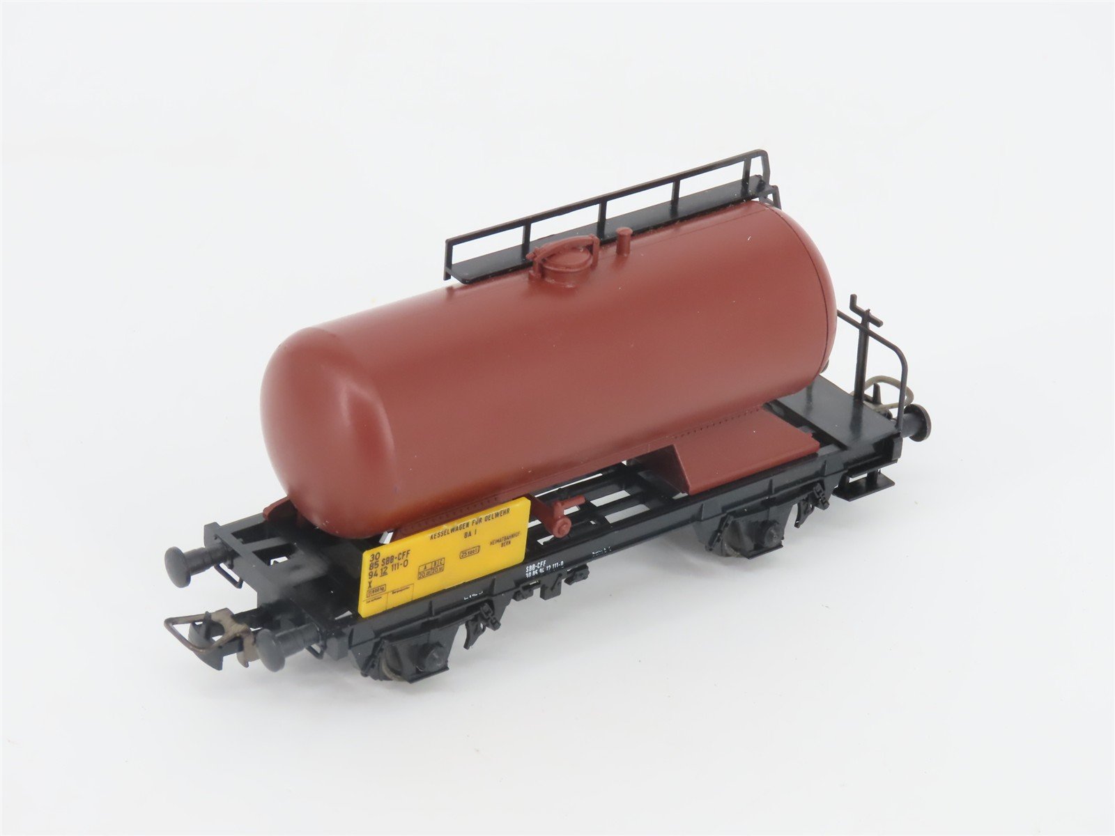 HO Scale Liliput 81050 SBB-CFF Oil Spill Tank Car & Box Car Set of 2