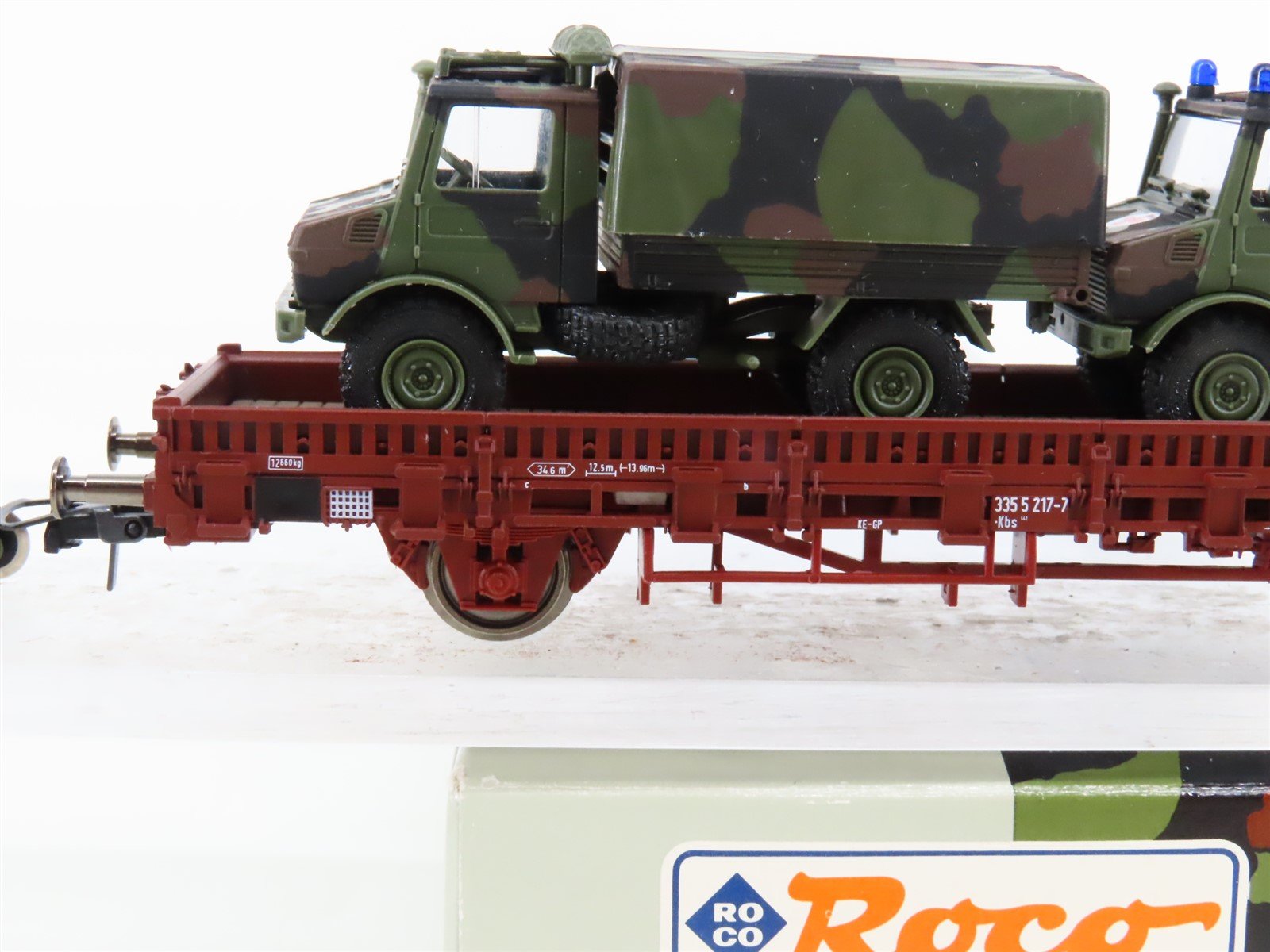 HO Scale Roco Minitanks 825 Flat Car w/ 3 Military Vehicles