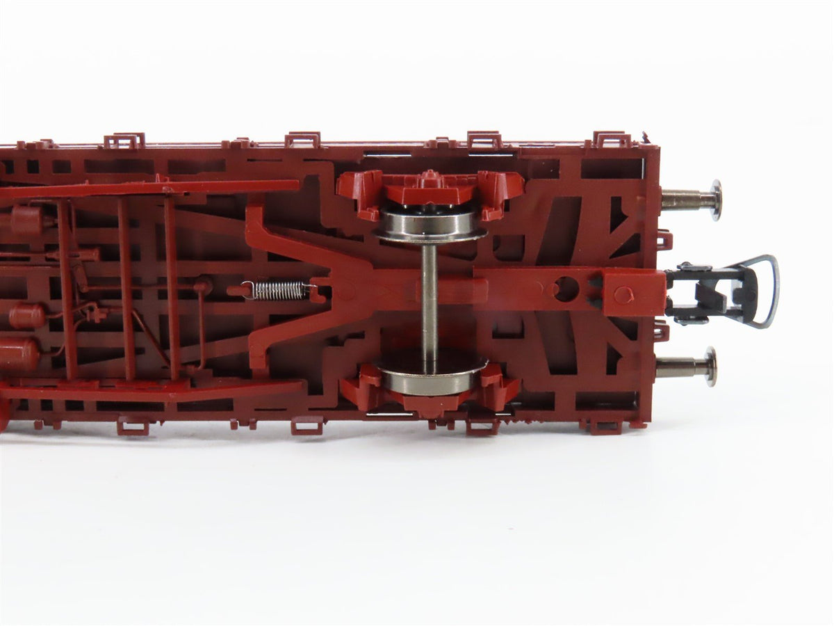 HO Scale Roco Minitanks 825 Flat Car w/ 3 Military Vehicles