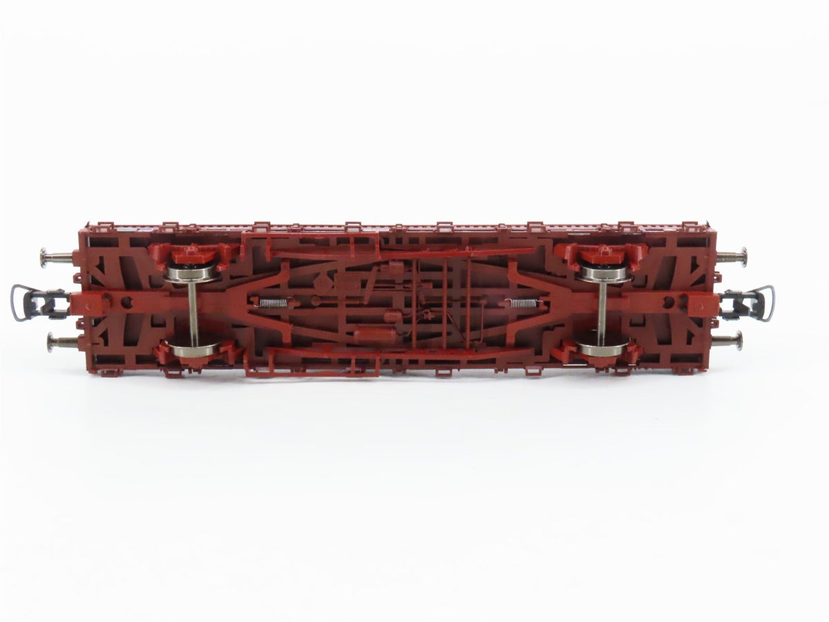 HO Scale Roco Minitanks 825 Flat Car w/ 3 Military Vehicles