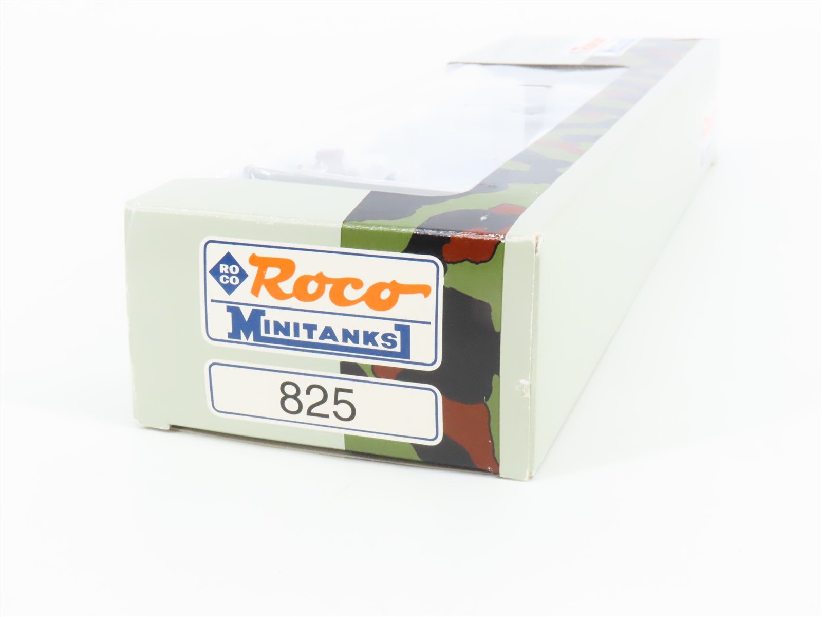 HO Scale Roco Minitanks 825 Flat Car w/ 3 Military Vehicles