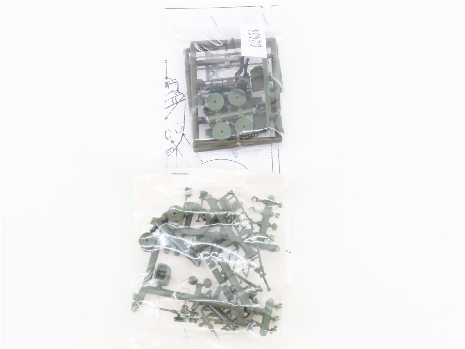 HO Scale Roco Minitanks 813 DB Deutsche Bahn Flat Car w/ Military Tank