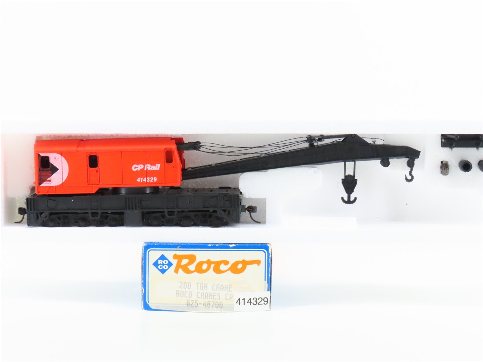 HO Scale Roco 625-48700 CP Rail 200 Ton Crane #414329