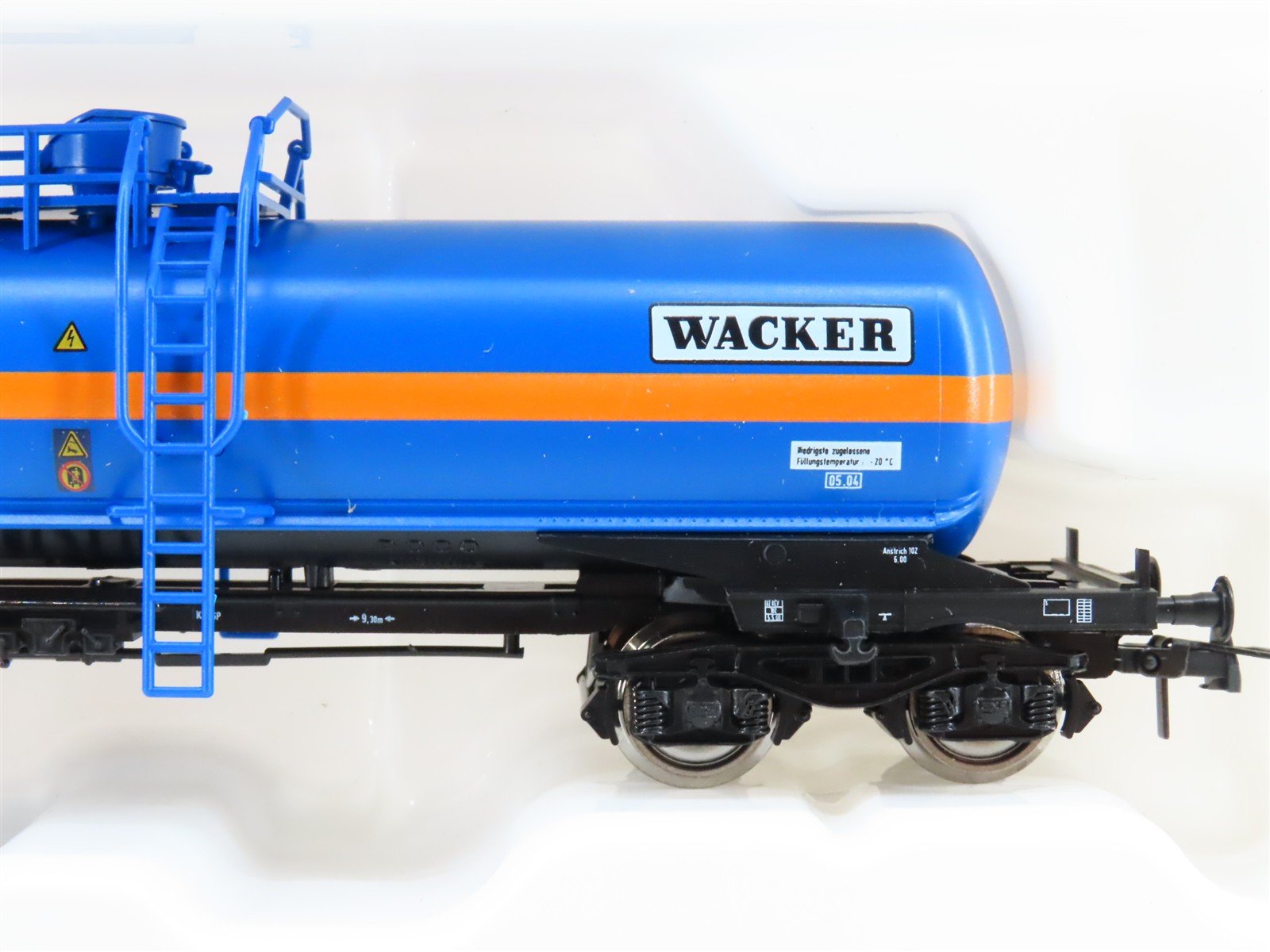 HO Scale Roco 44170 DB Deutsche Bahn Wacker Tank Car w/ Tow Truck