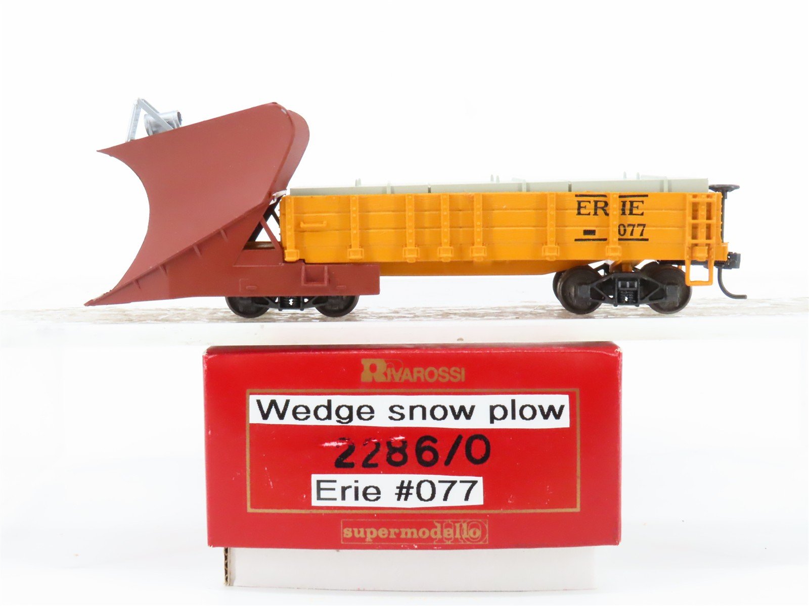 HO Scale Rivarossi 2286/0 ERIE Railroad Wedge Snow Plow #077