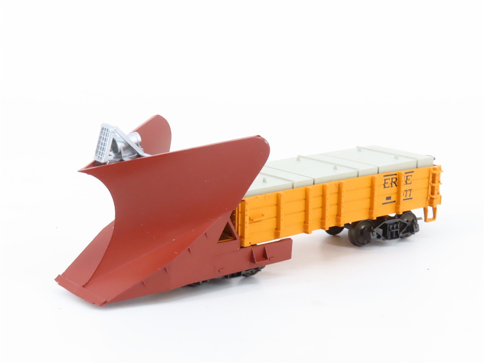 HO Scale Rivarossi 2286/0 ERIE Railroad Wedge Snow Plow #077