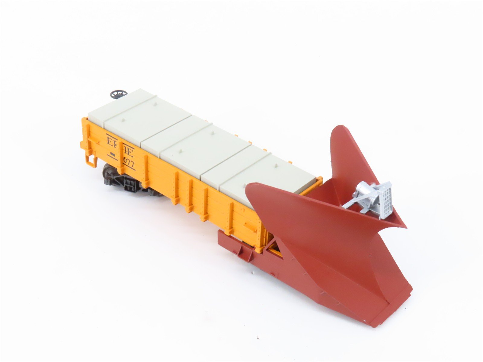 HO Scale Rivarossi 2286/0 ERIE Railroad Wedge Snow Plow #077