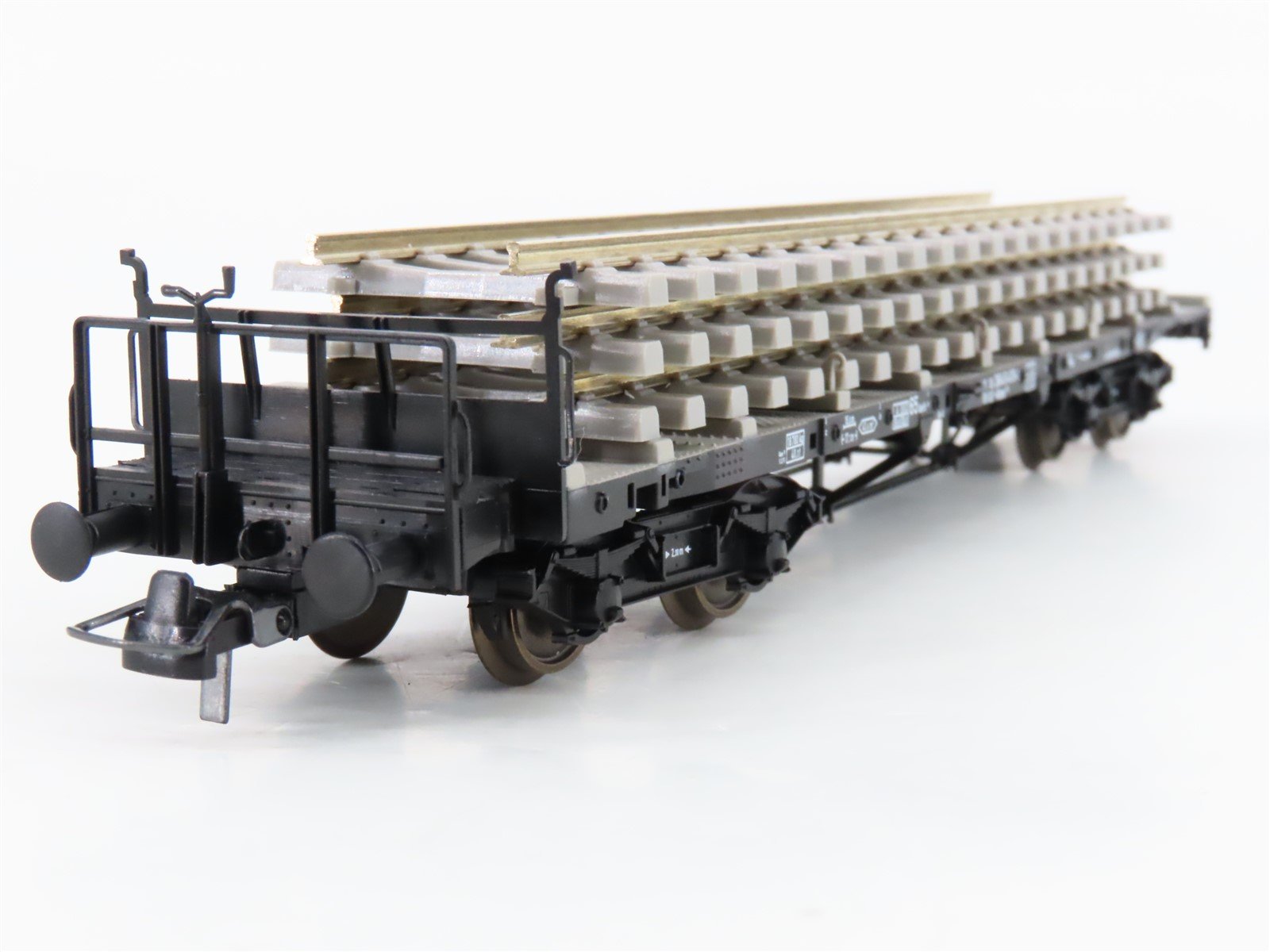 HO Scale Roco 46492 DB Deutsche Bahn Flat Car w/ Track Load
