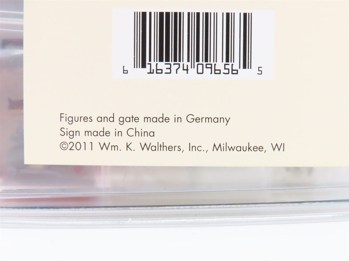 HO 1/87 Scale Walthers 933-6008 PRR Broadway Figure &amp; Scenery Set