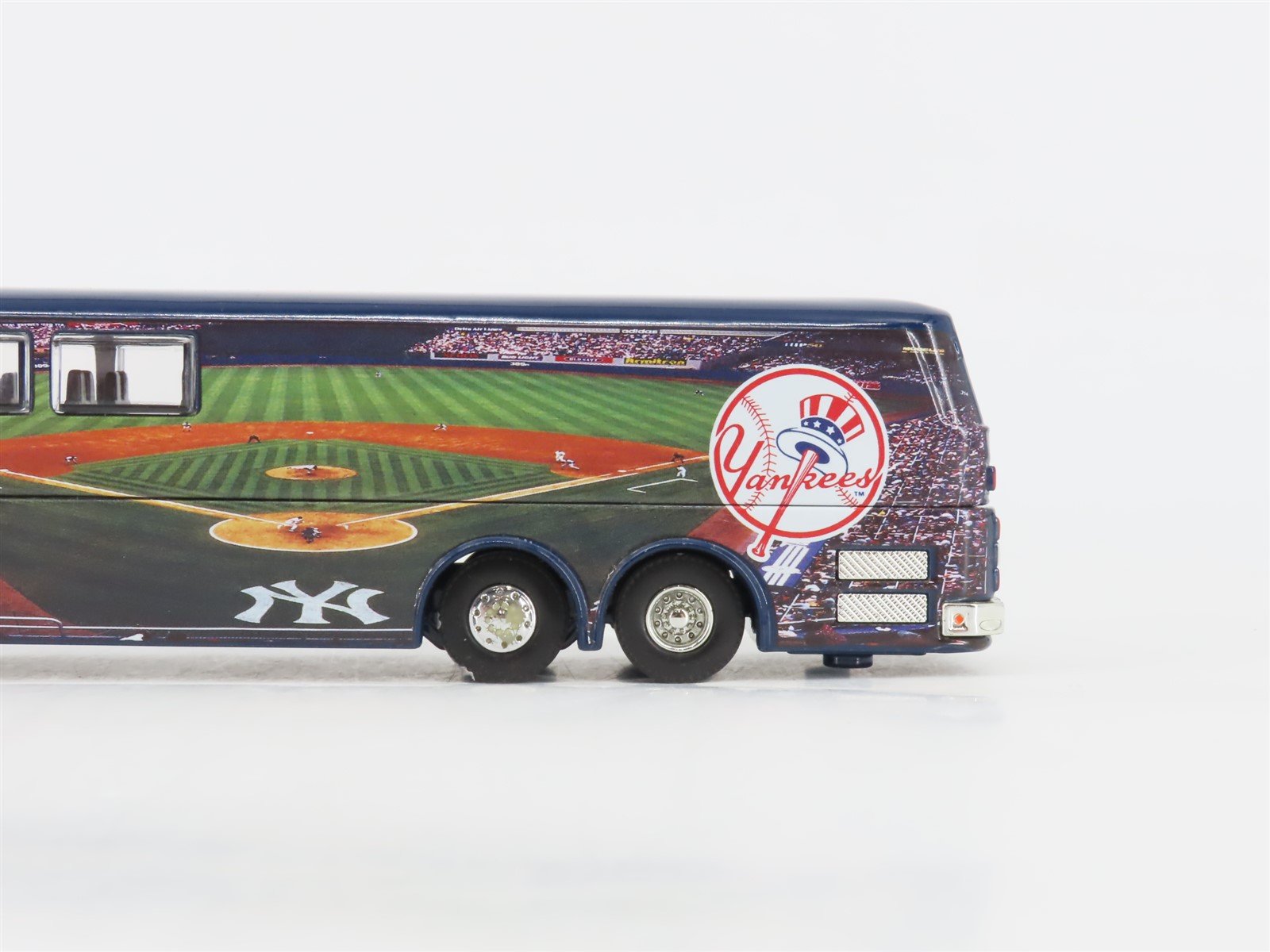 HO 1/64 Scale White Rose Die-Cast Ballpark Series New York Yankees Bus