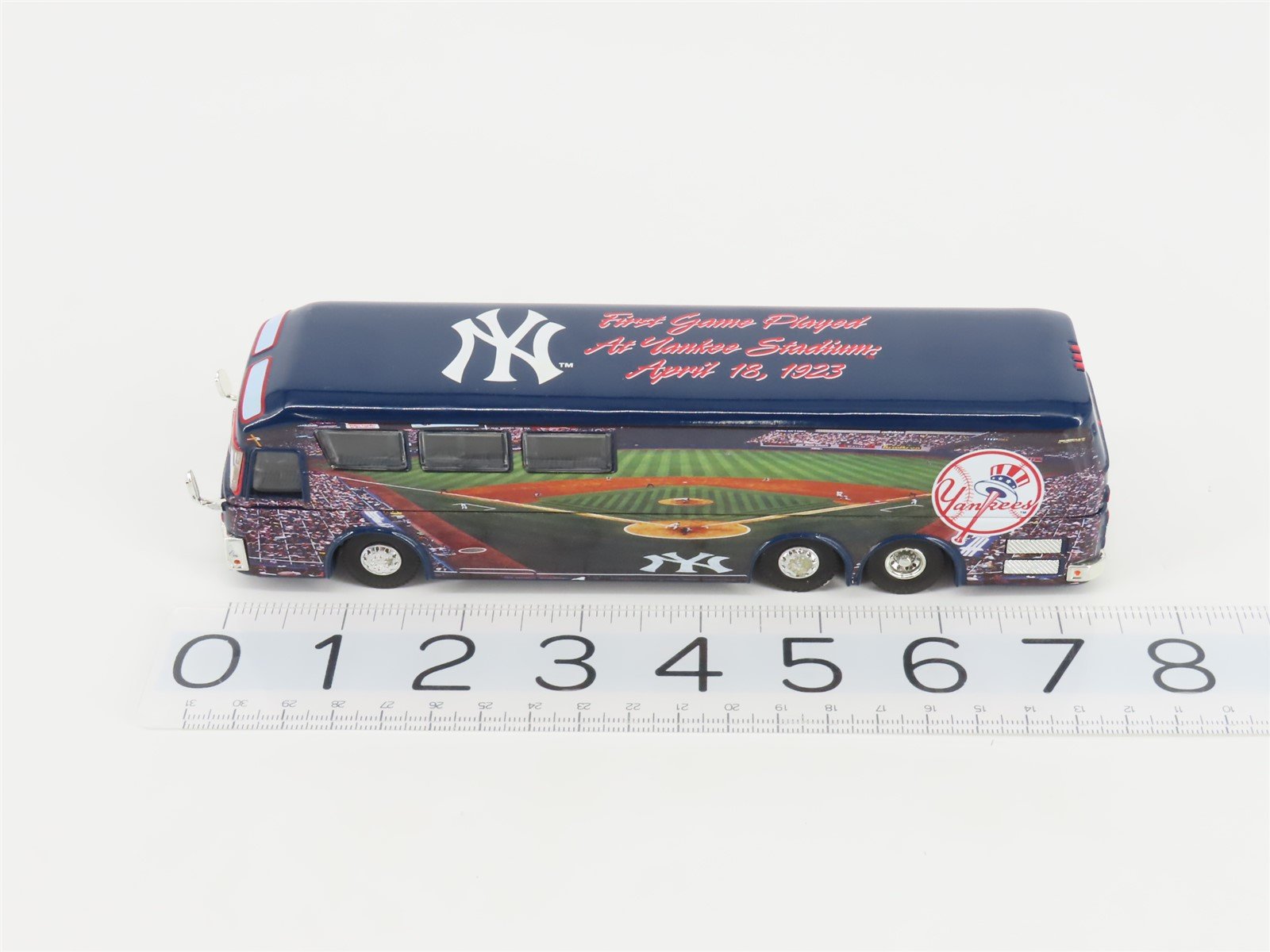 HO 1/64 Scale White Rose Die-Cast Ballpark Series New York Yankees Bus