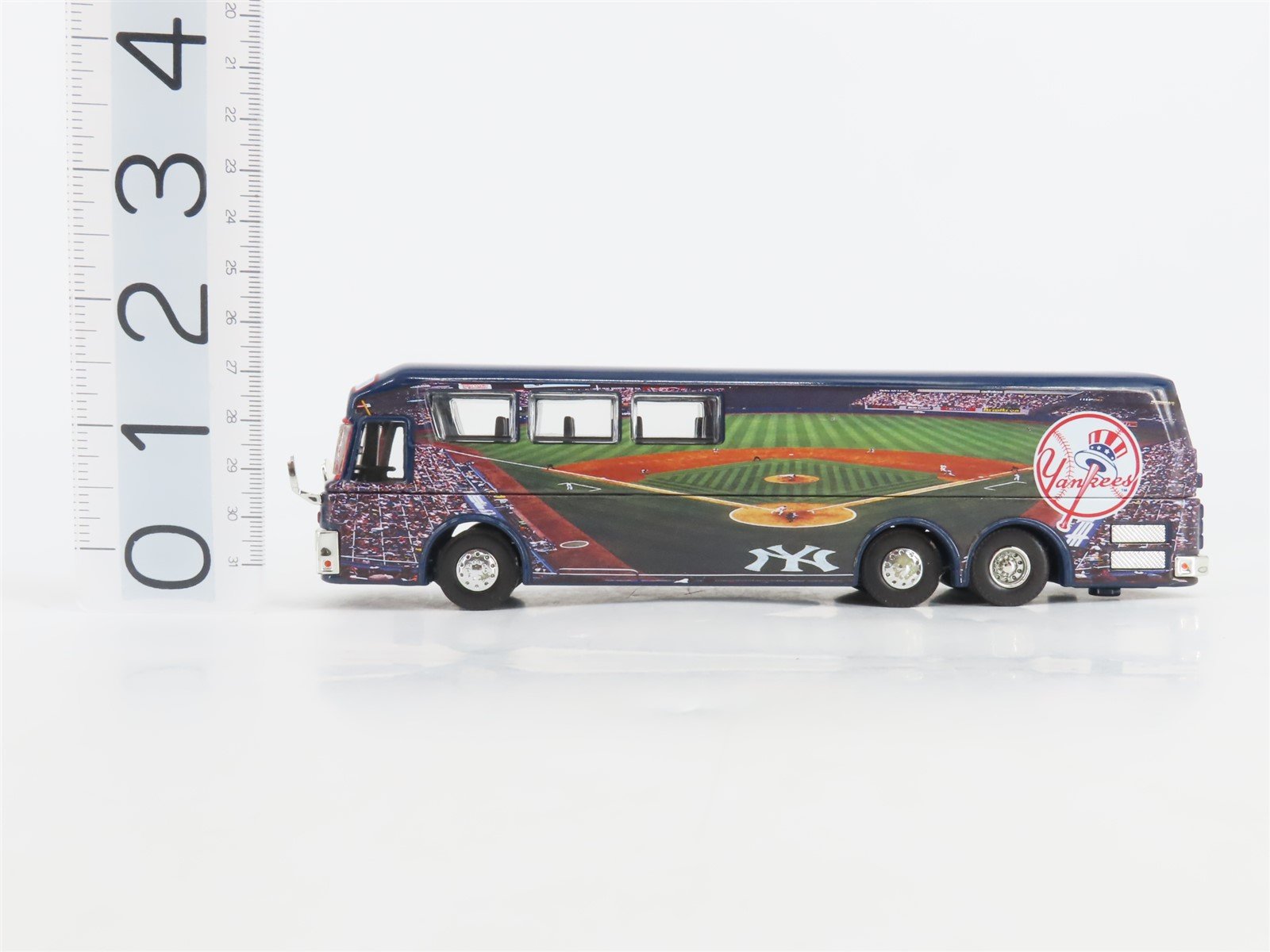 HO 1/64 Scale White Rose Die-Cast Ballpark Series New York Yankees Bus