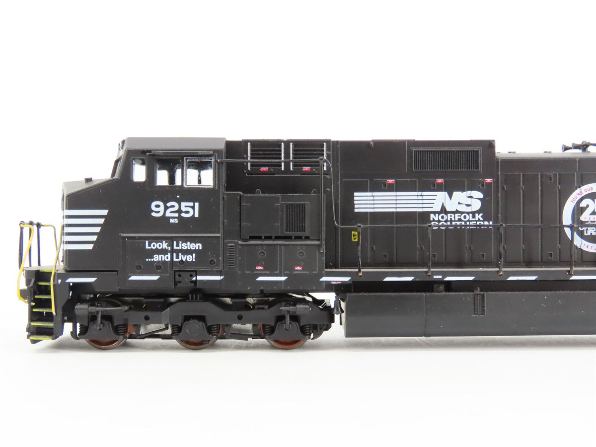 HO Athearn NS Norfolk Southern &quot;Operation Lifesaver&quot; Dash 9-44CW Diesel #9251