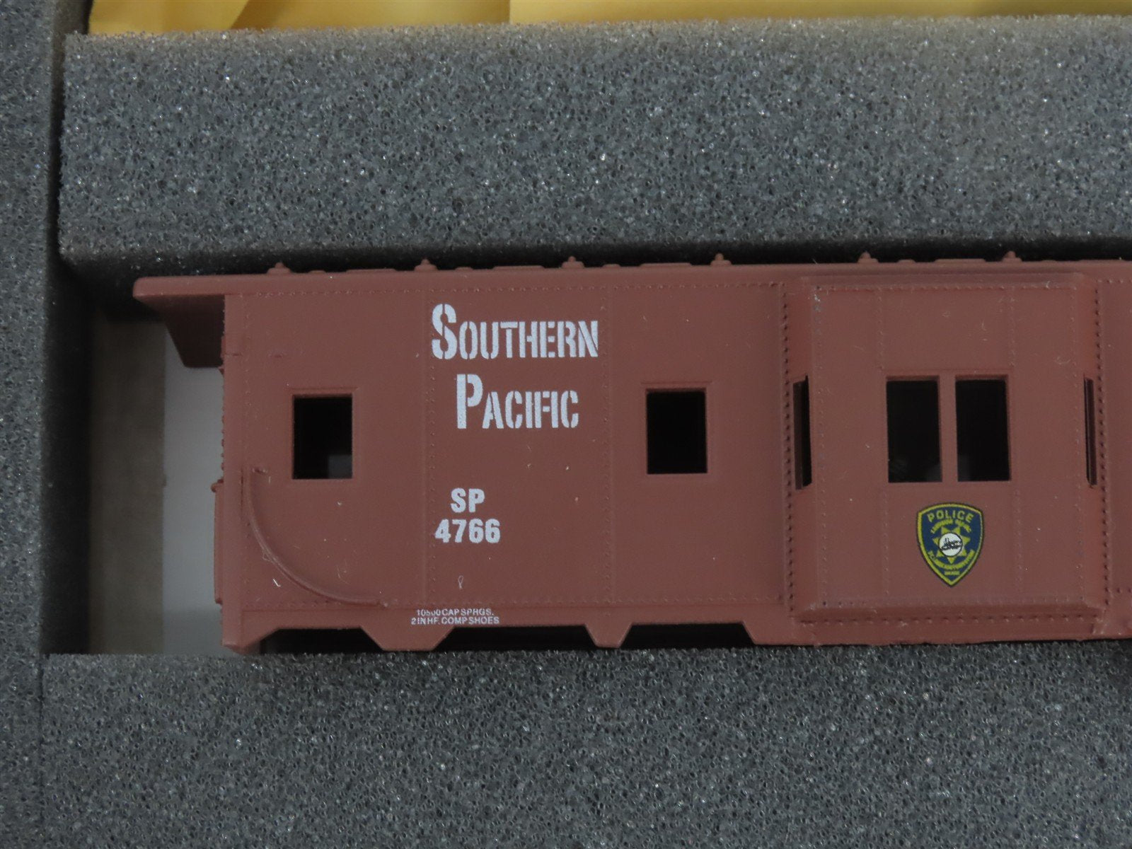 HO Scale Athearn SE Kit #2301 SP Southern Pacific Police Bay Window Cabooses