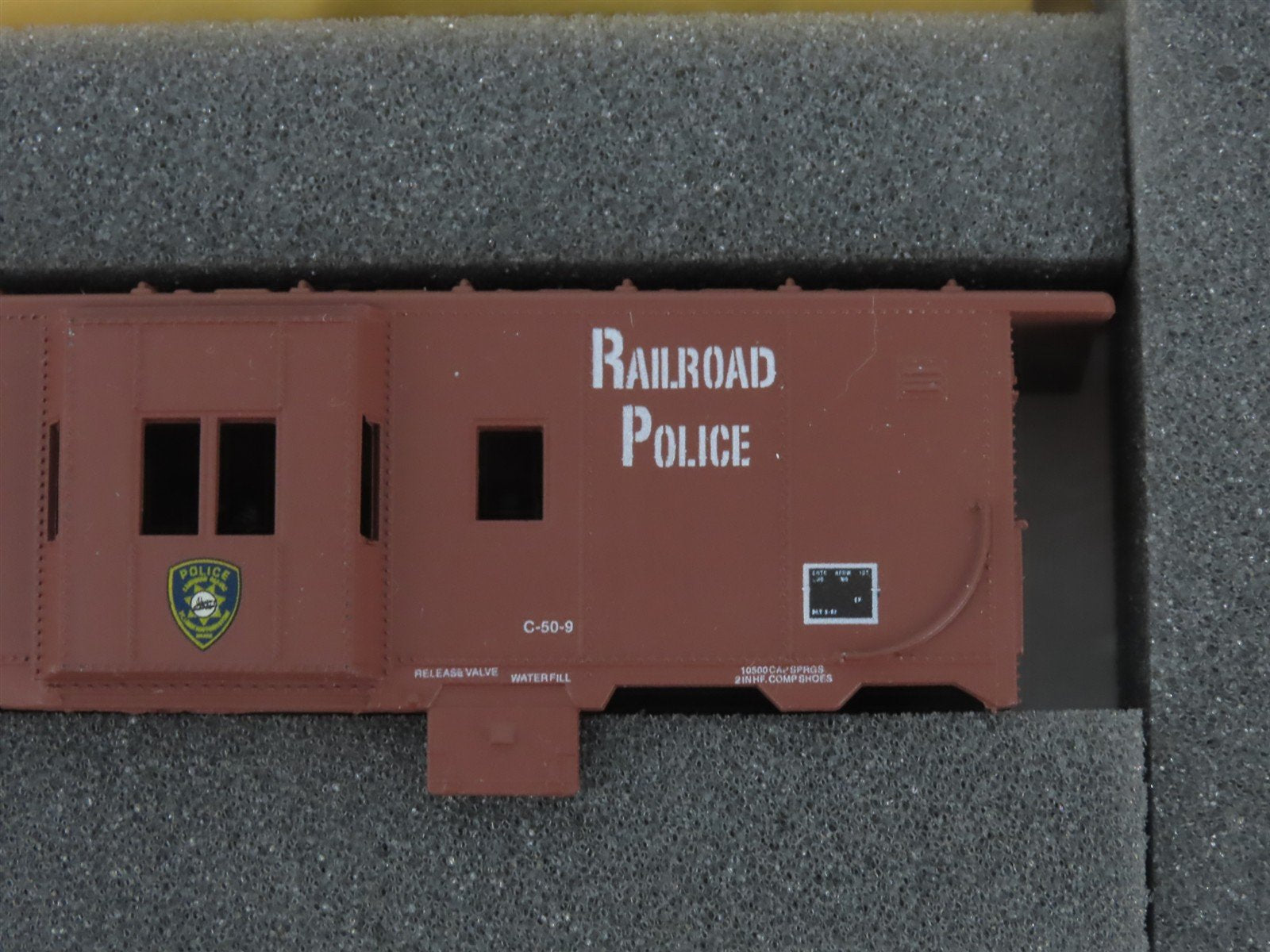 HO Scale Athearn SE Kit #2301 SP Southern Pacific Police Bay Window Cabooses