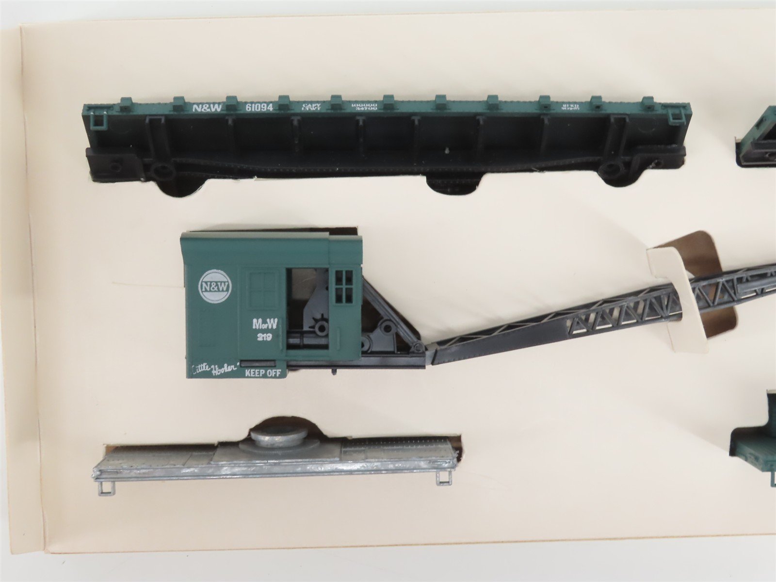 HO Train Miniature Kit #8736 N&W Norfolk & Western MofW Wrecking Crane 4-Car Set