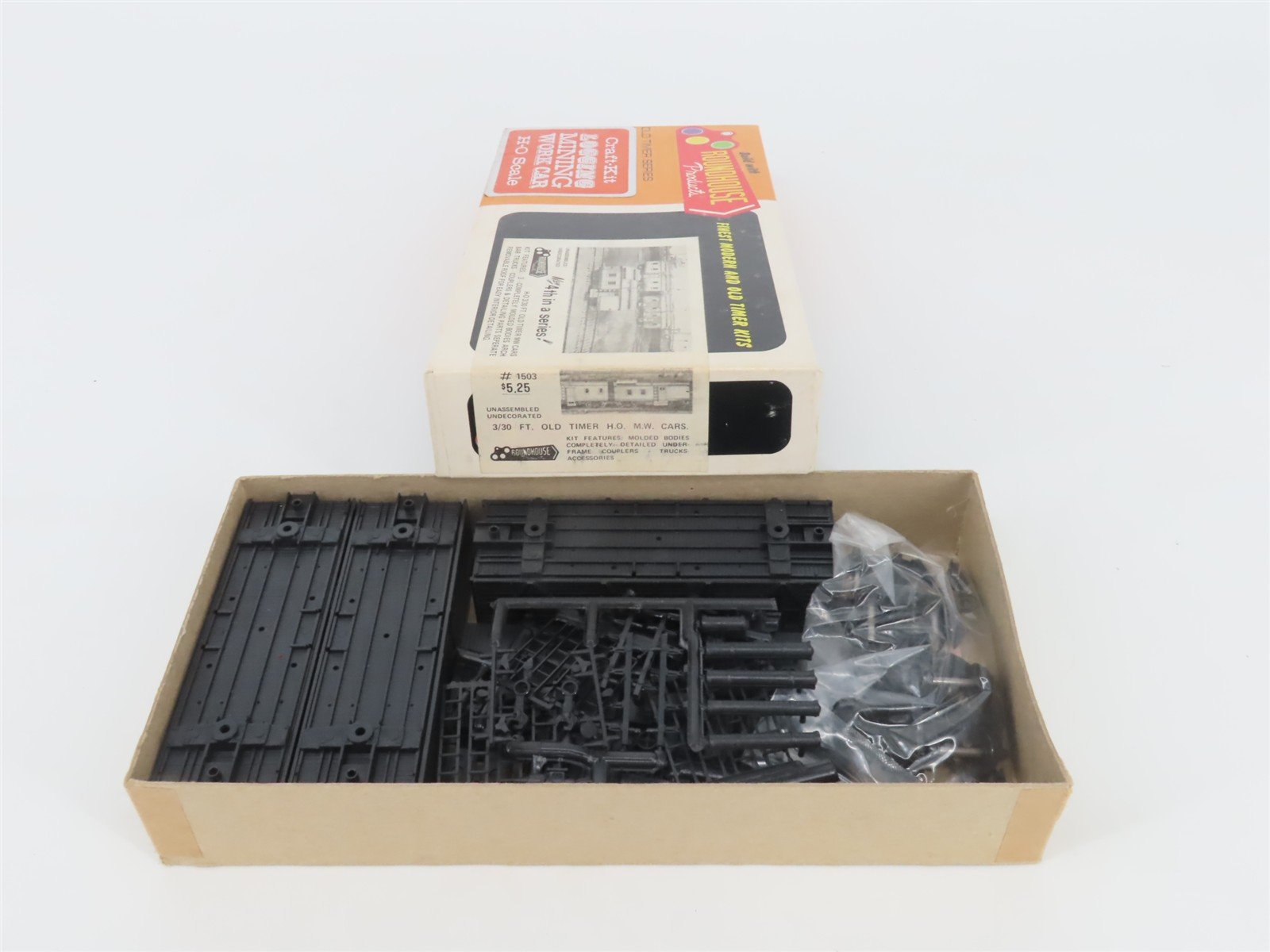 HO Scale Roundhouse 3-in-1 Craft Kit #1503 Undecorated 30' MofW Crew/Work Cars