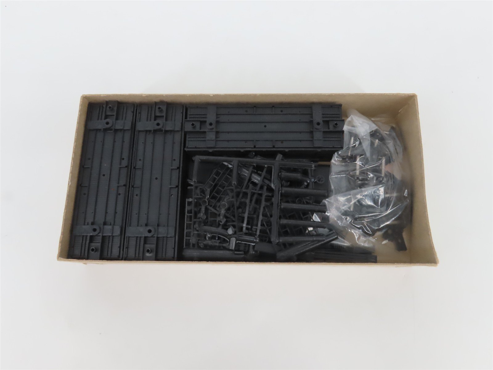 HO Scale Roundhouse 3-in-1 Craft Kit #1503 Undecorated 30' MofW Crew/Work Cars