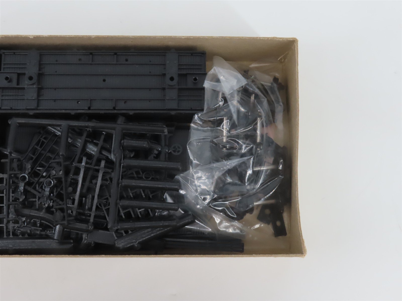 HO Scale Roundhouse 3-in-1 Craft Kit #1503 Undecorated 30' MofW Crew/Work Cars