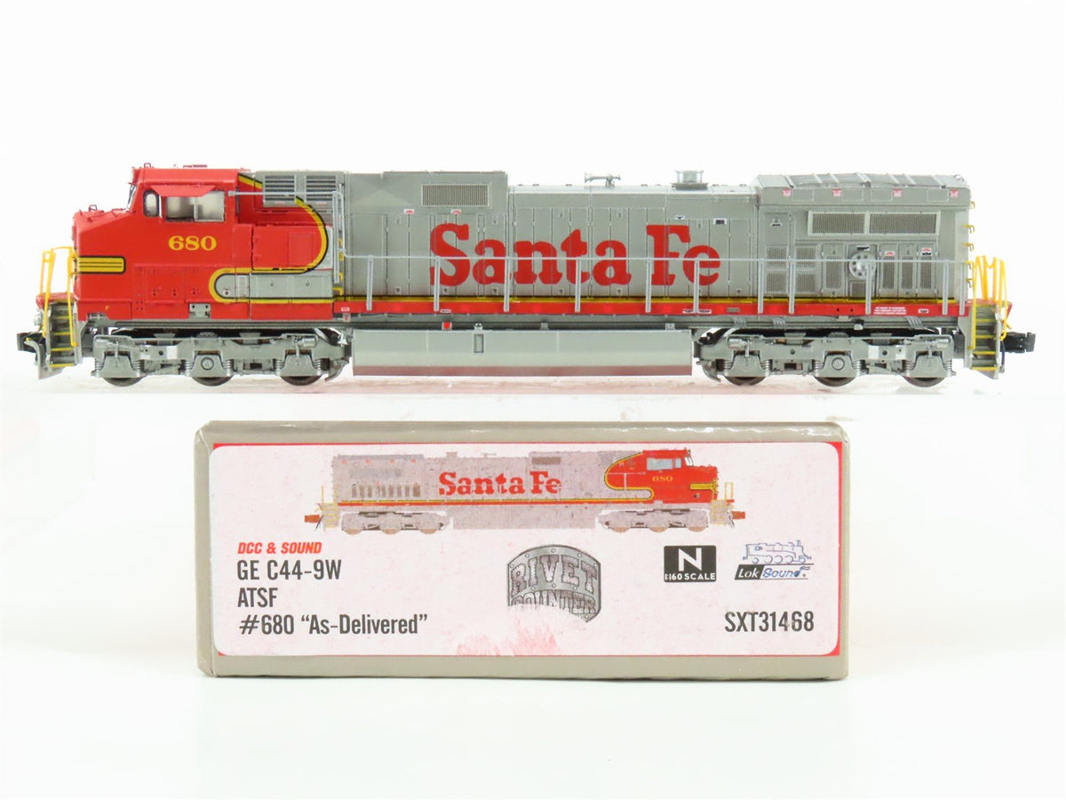 N Scaletrains SXT31468 ATSF &quot;Warbonnet&quot; GE C44-9W Diesel #680 w/ DCC &amp; Sound