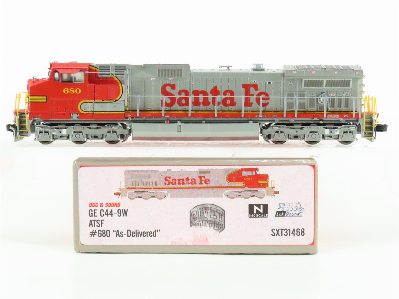 N Scaletrains SXT31468 ATSF "Warbonnet" GE C44-9W Diesel #680 w/ DCC & Sound